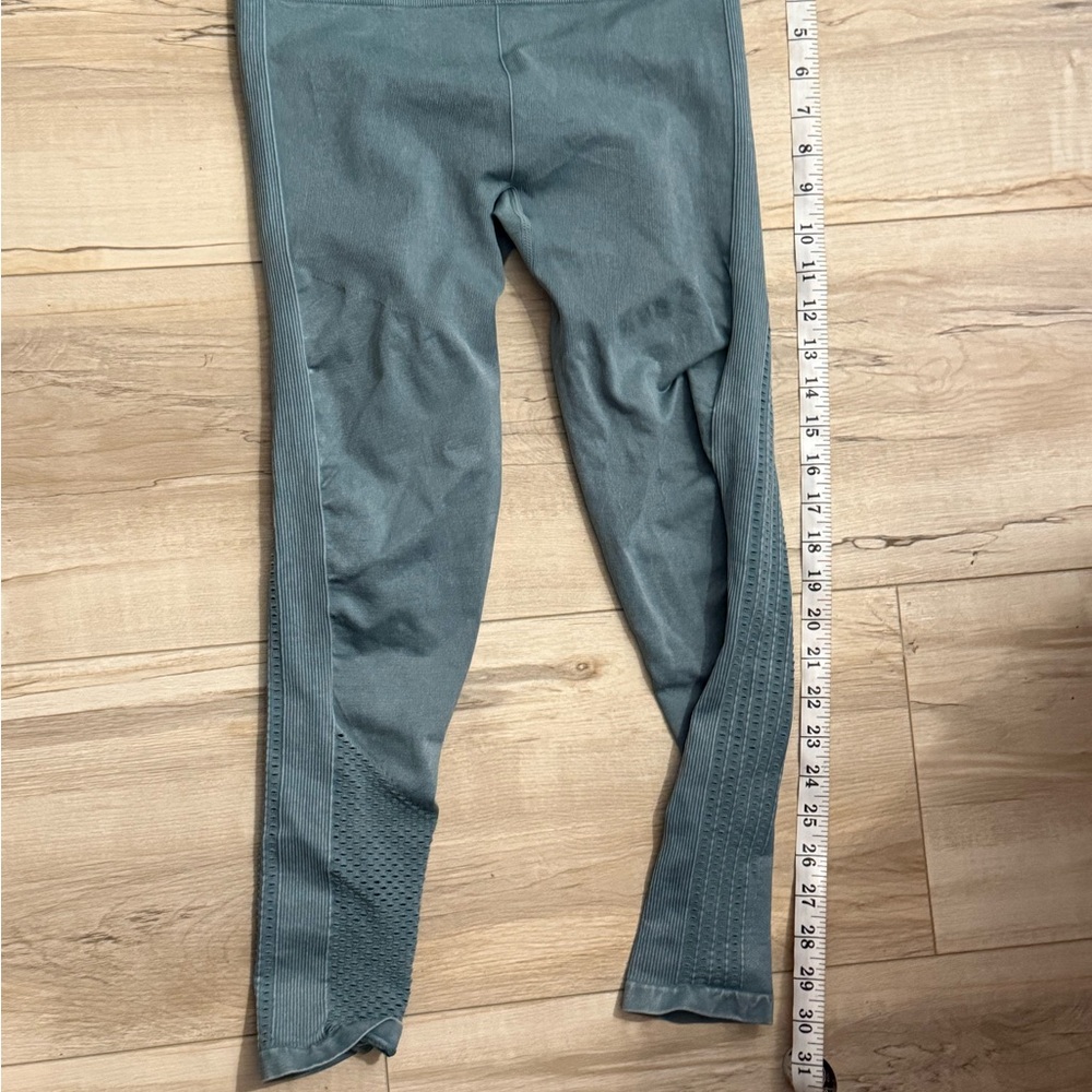 Fabletics leggings - Picture 2 of 2
